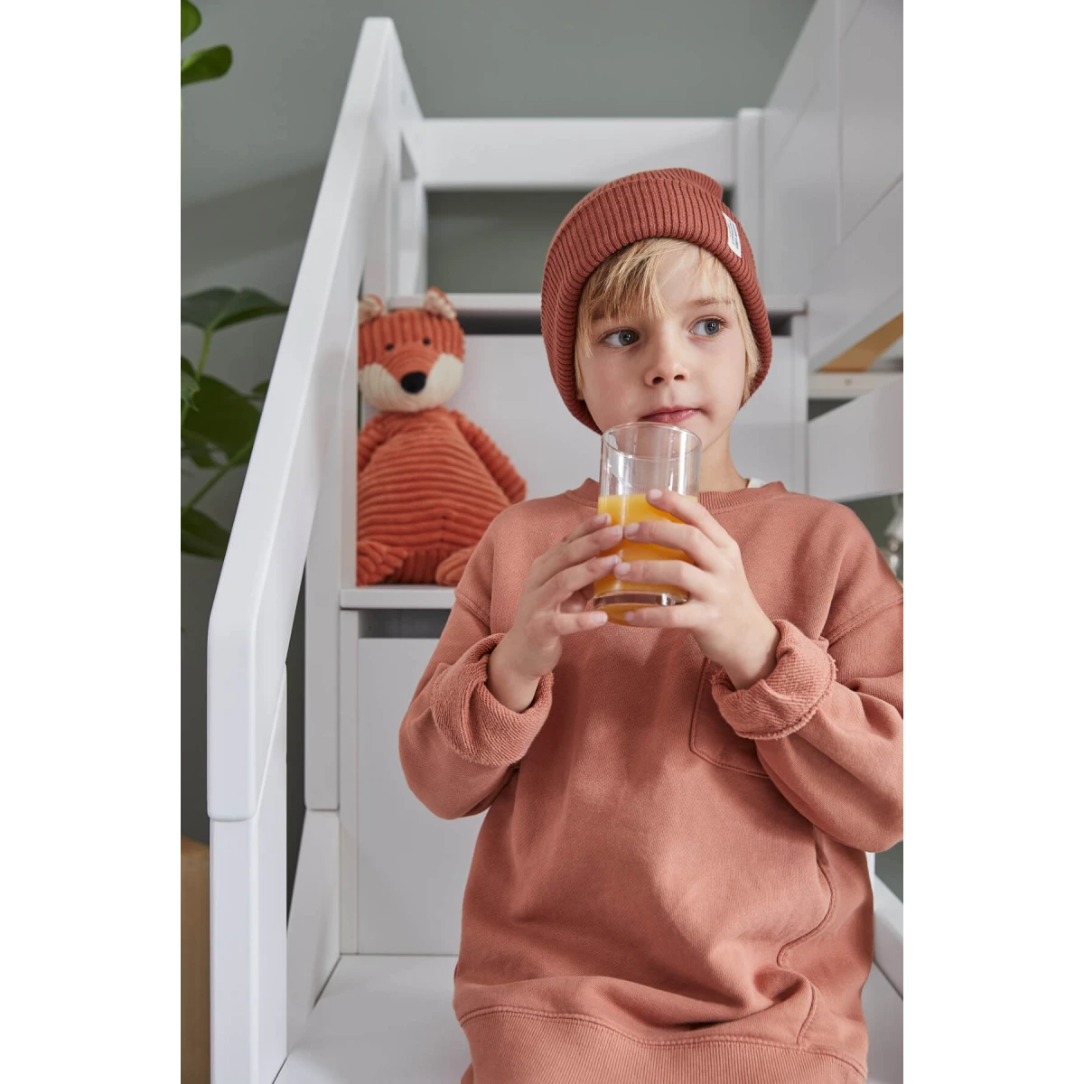 Lifetime Kidsrooms Halbhohes Bett 120x200 mit Treppe und Deluxe Lattenrost weiss