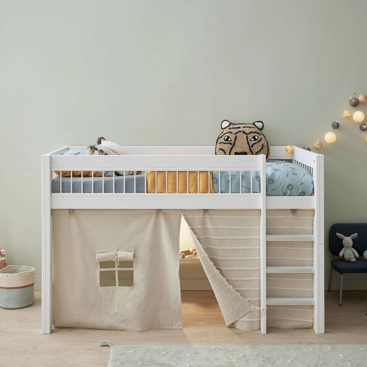 Lifetime Halbhohes Bett mit gerader Leiter Breeze 90 x 200 cm, Roll-Lattenrost weiss