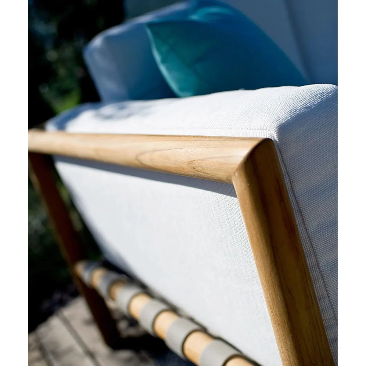 Poltrona Pevero in Teak di Unopiù - Eleganza e Comfort