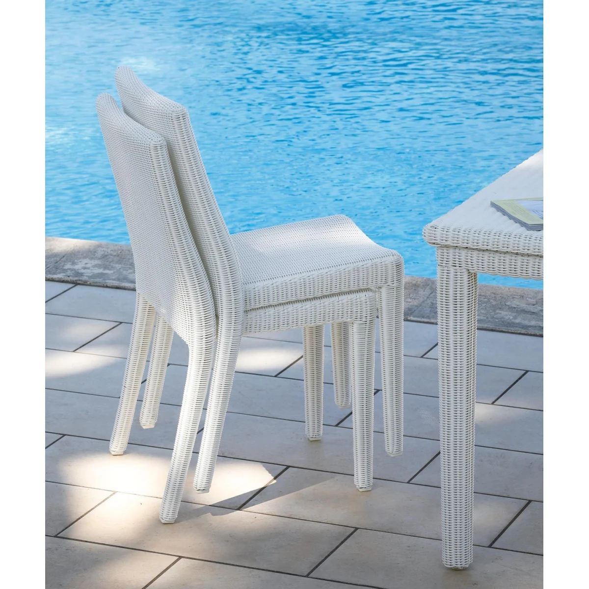 Stackable Agorà Chair in white and Weatherproof