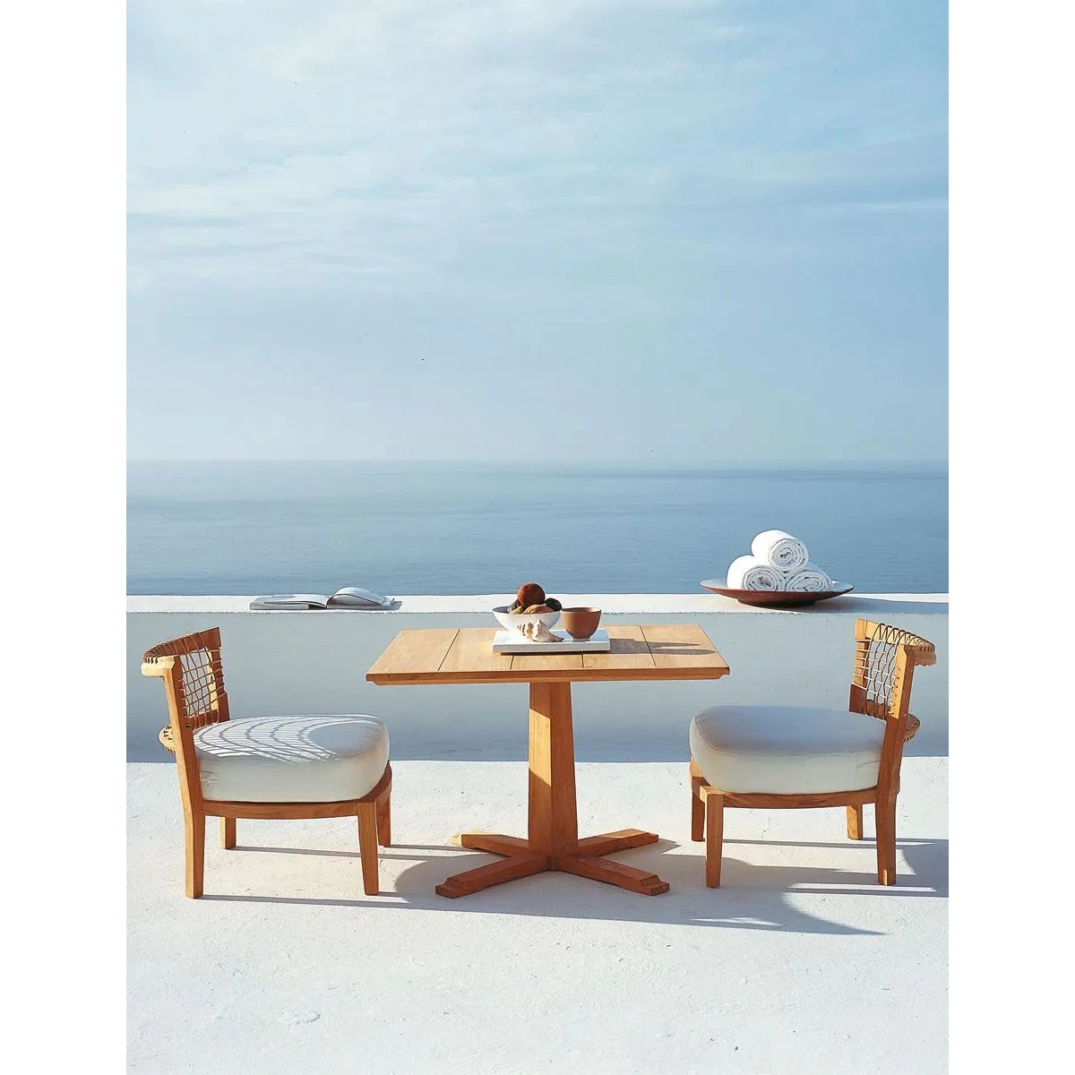 Synthesis Low Armchair by Unopiù - Stylish Comfort for Your Space