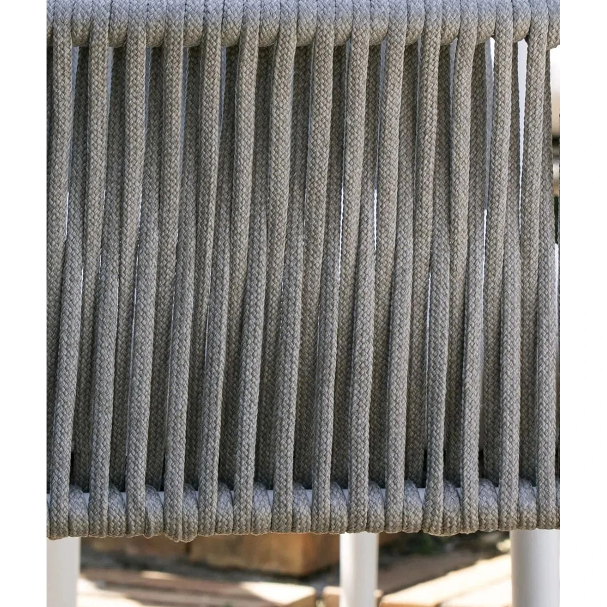 Sessel Luce Unopiù (Struktur Weisses Elfenbein) – Aluminium in Elfenbeinweiß