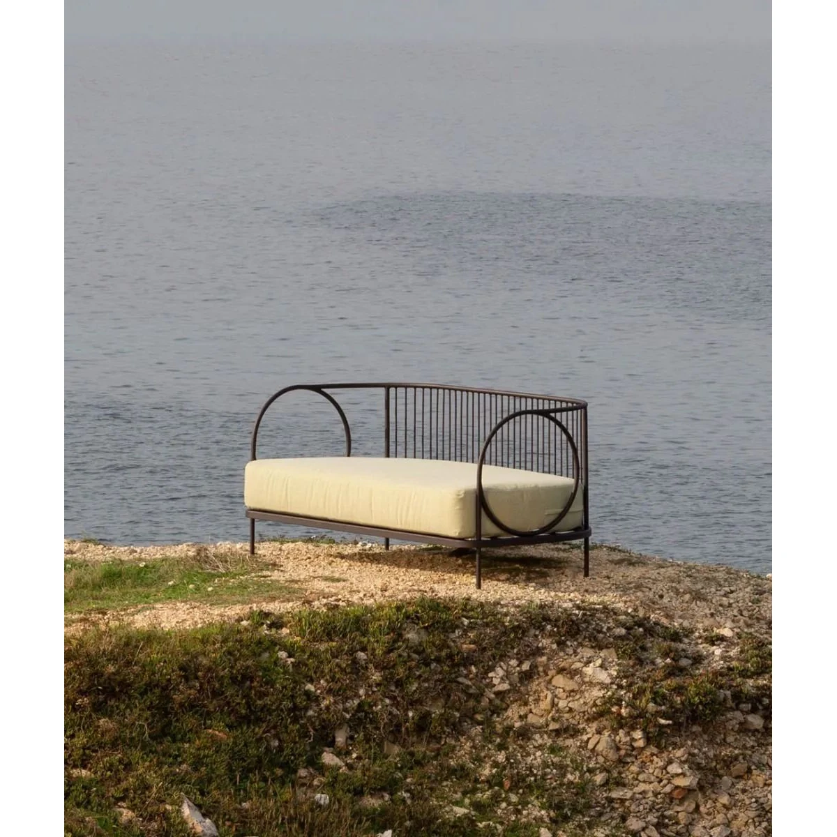 Ariete iron sofa in bronze without seat cushion