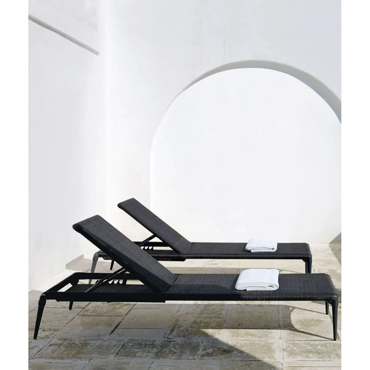 Discover Unopiù's Stackable Sunlounger Experience in WaProLace