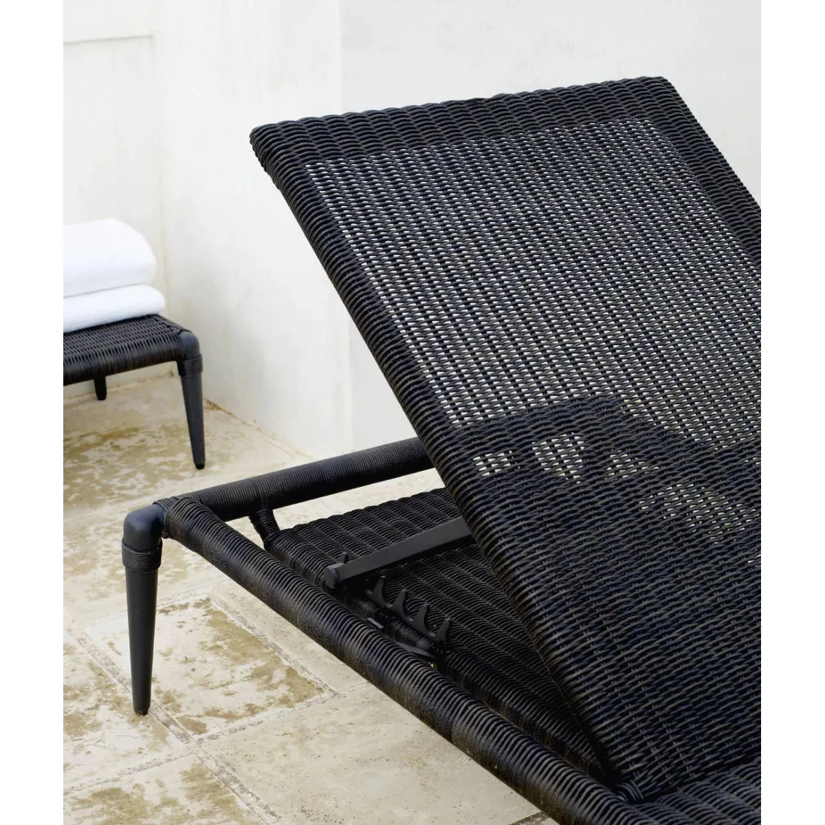 Discover Unopiù's Stackable Sunlounger Experience in WaProLace