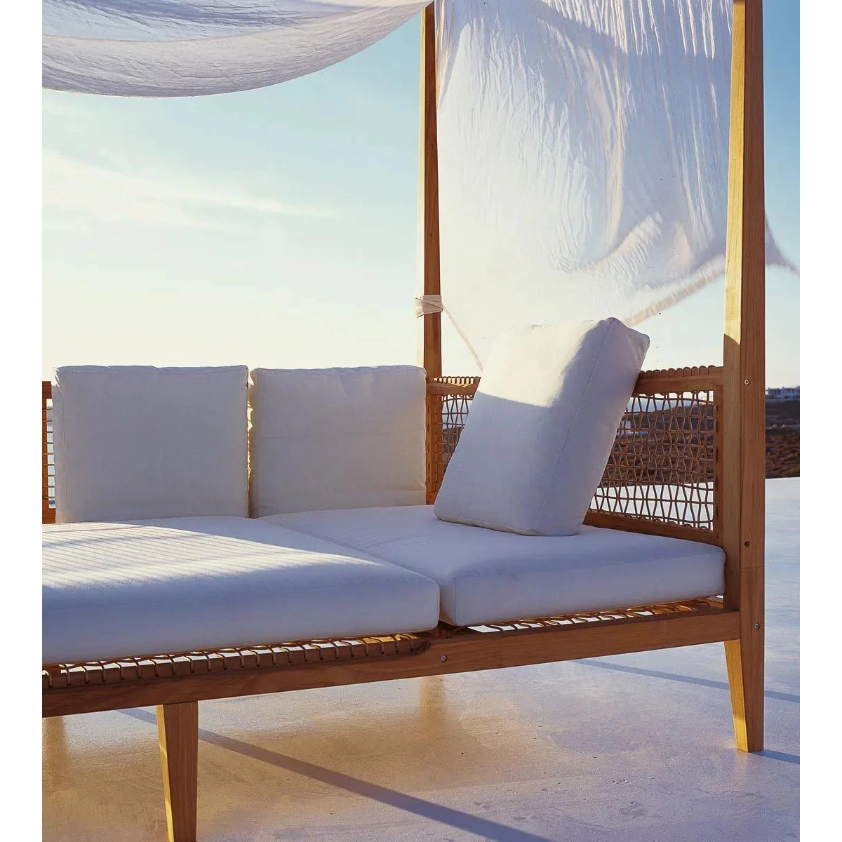 Synthesis Alcove: Dual Adjustable Sleeping Surface by Unopiù