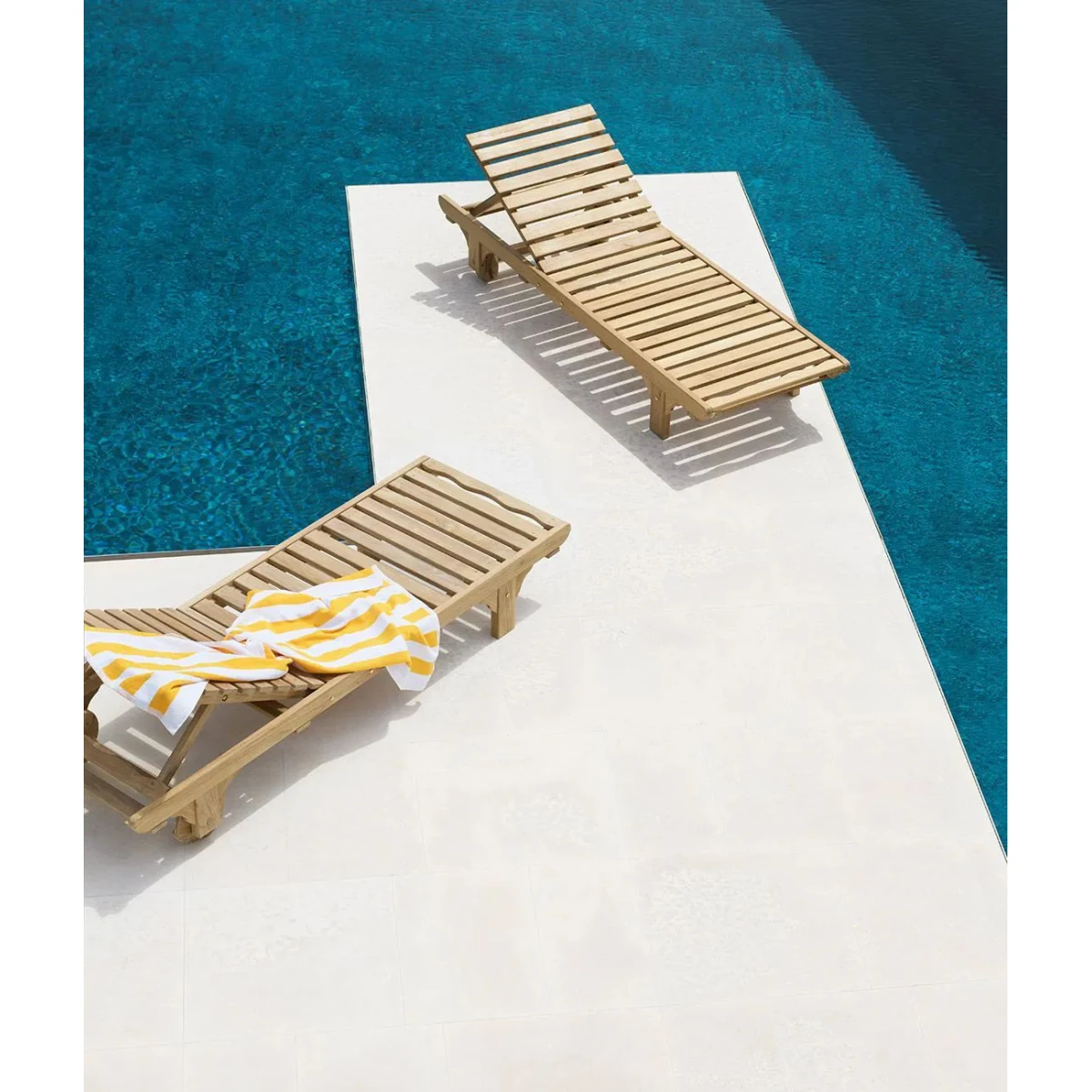 Liege Chelsea aus Teakholz - Exotischer Outdoor-Luxus für Ihr Zuhause