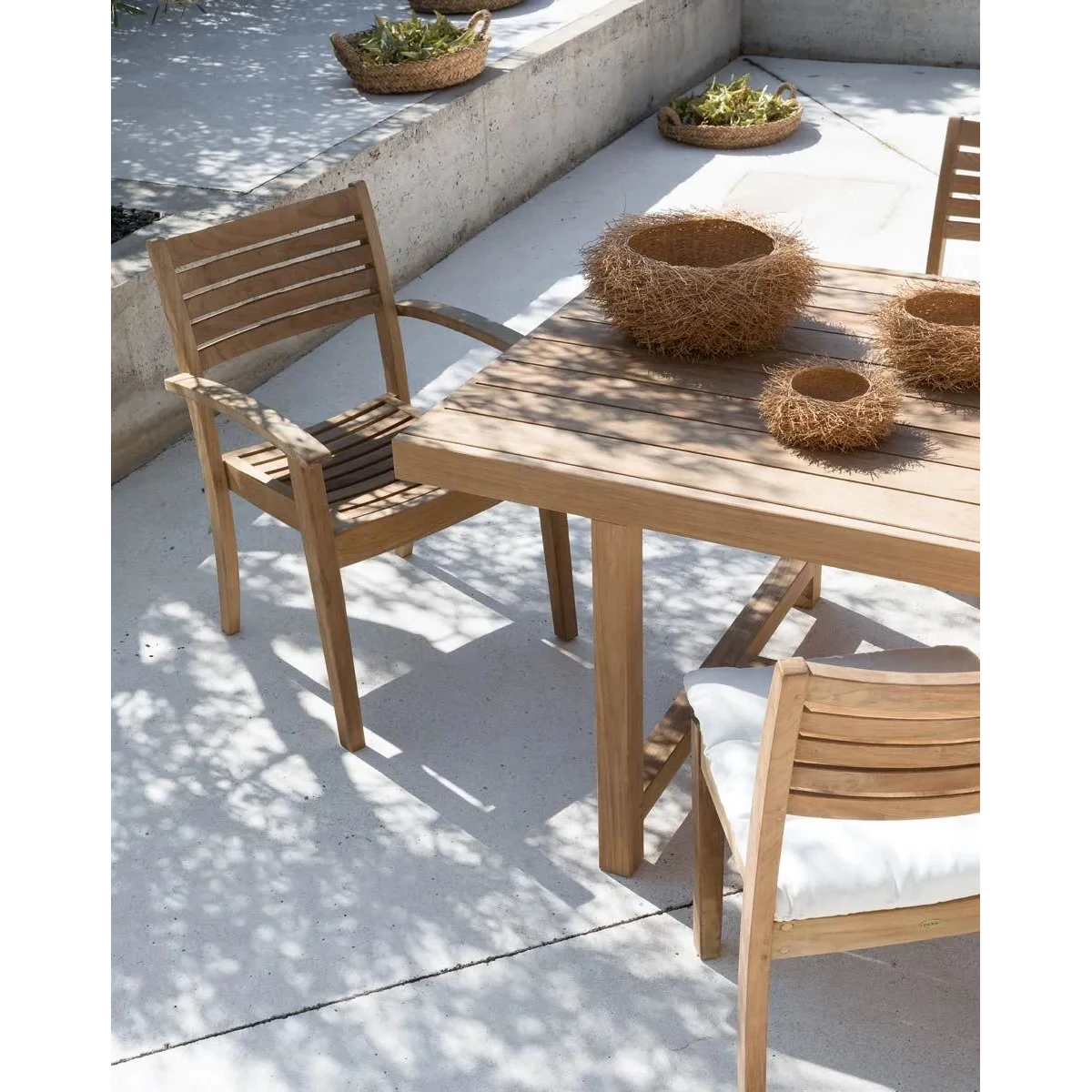 Armstuhl Chelsea Unopiù - Teakholz für stilvollen Outdoor-Luxus