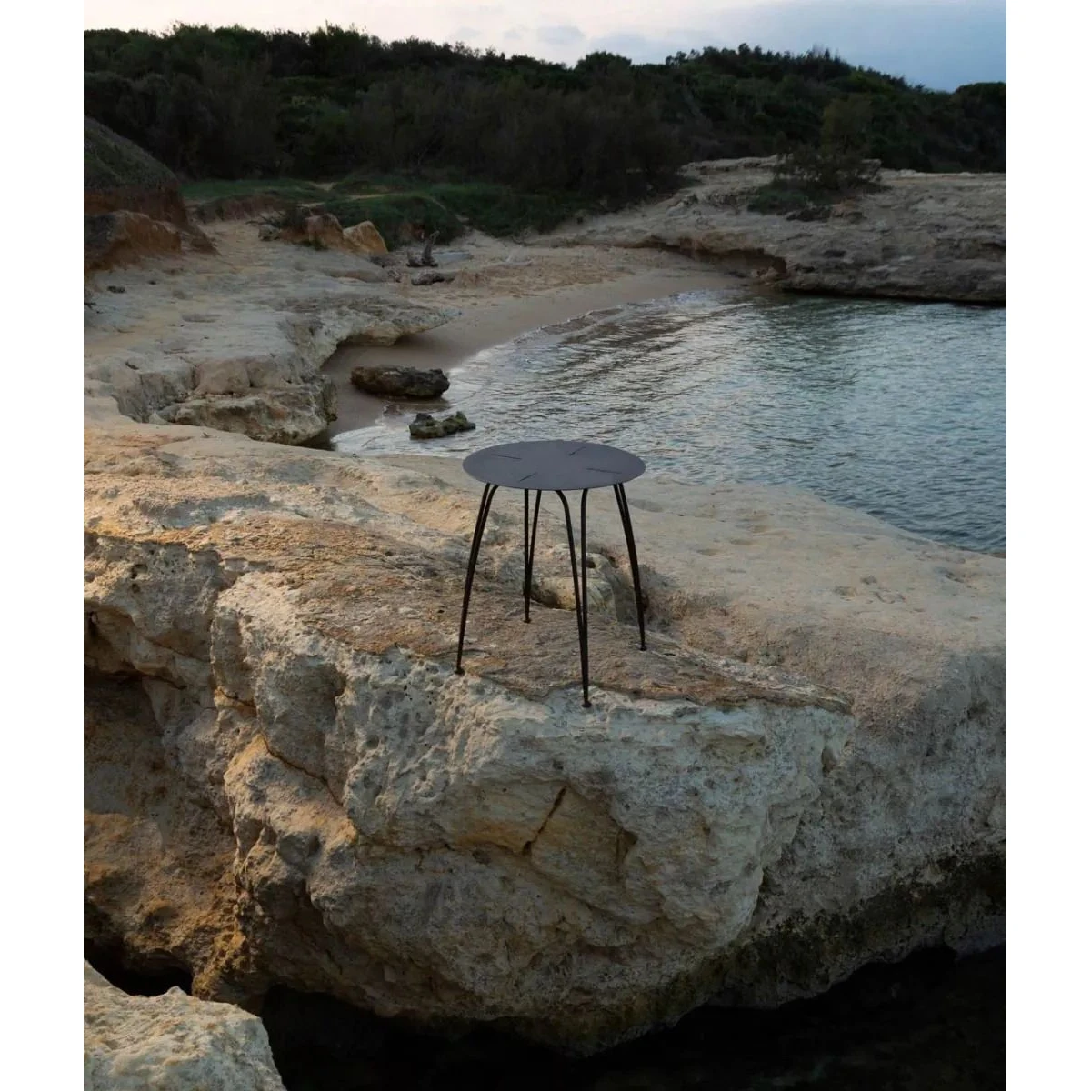 Tavolino da giardino rotondo Unopiù Ariete in ferro bronzo Tavolino da salotto