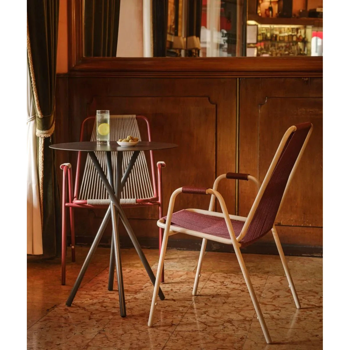 Unopiù hoher Gartentisch Coco aus Stahl - syrah - 60 cm Ø