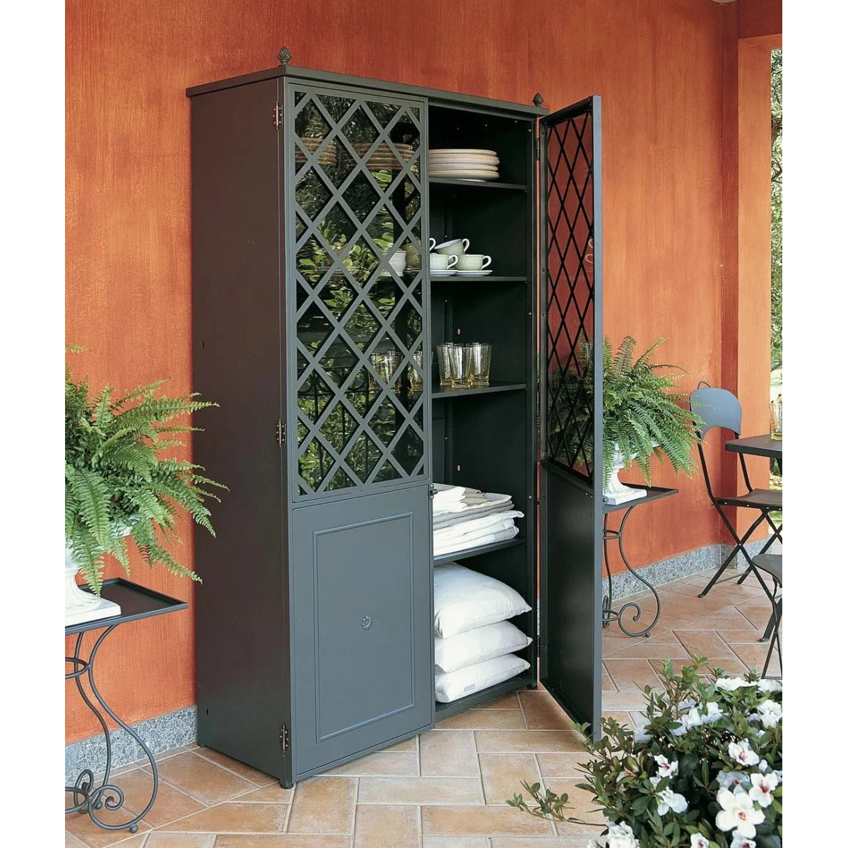 Armoire Aurora Unopiù en Fer Forgé - Élégance & Durabilité