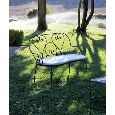Banc de jardin Aurora de Unopiù en fer forgé sans coussin d'assise