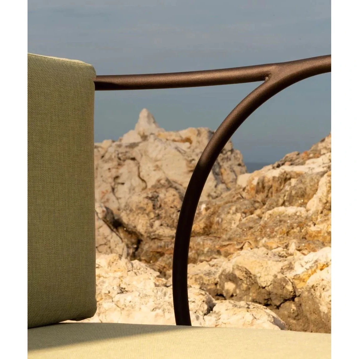 Ariete Armchair in Bronze Iron with Cushion - Elegant Design