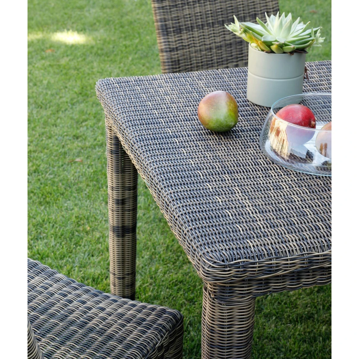 Agorà square table in WaProLace tropical brown