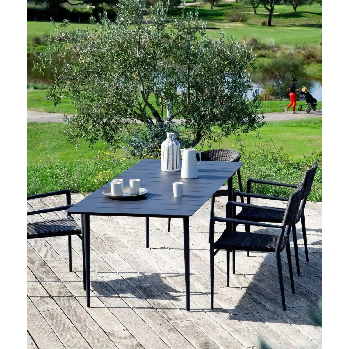 Tavolo Experience Unopiù rettangolare: eleganza e funzionalità per esterni