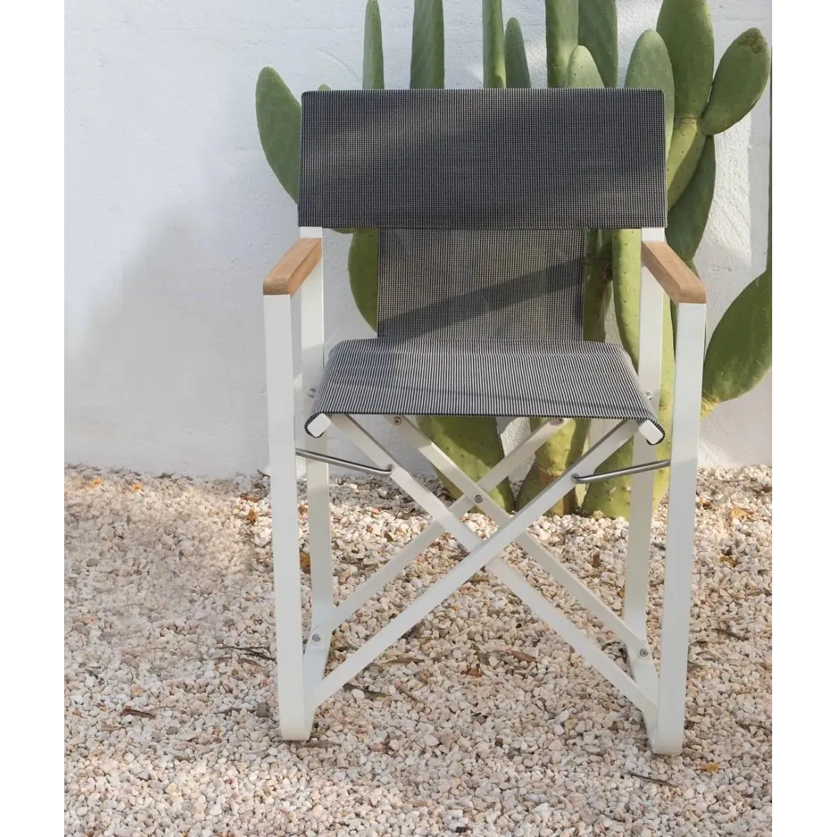 Armstuhl Cosette aus Aluminium weiß farben