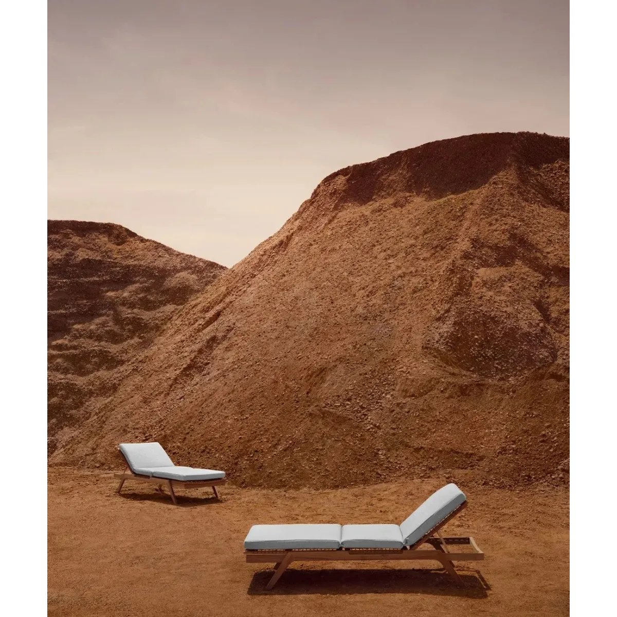 Chaise longue empilable Synthesis Unopiù en teck et WaProLace