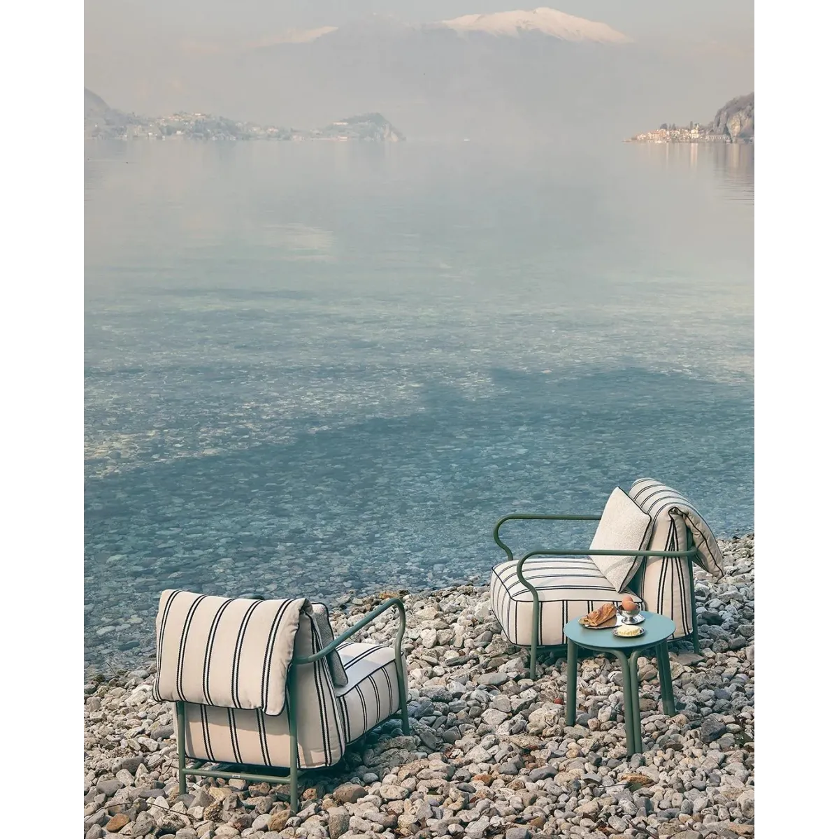 Fauteuil Salò Unopiù en tissu Nuvola et structure alu sable