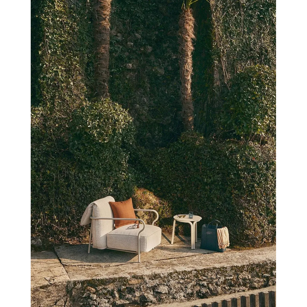 Fauteuil Salò Unopiù en tissu Nuvola et structure alu sable