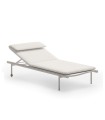 Chaise longue empilable Salò en aluminium Unopiù sans coussin, structure tubulaire en aluminium couleur sable