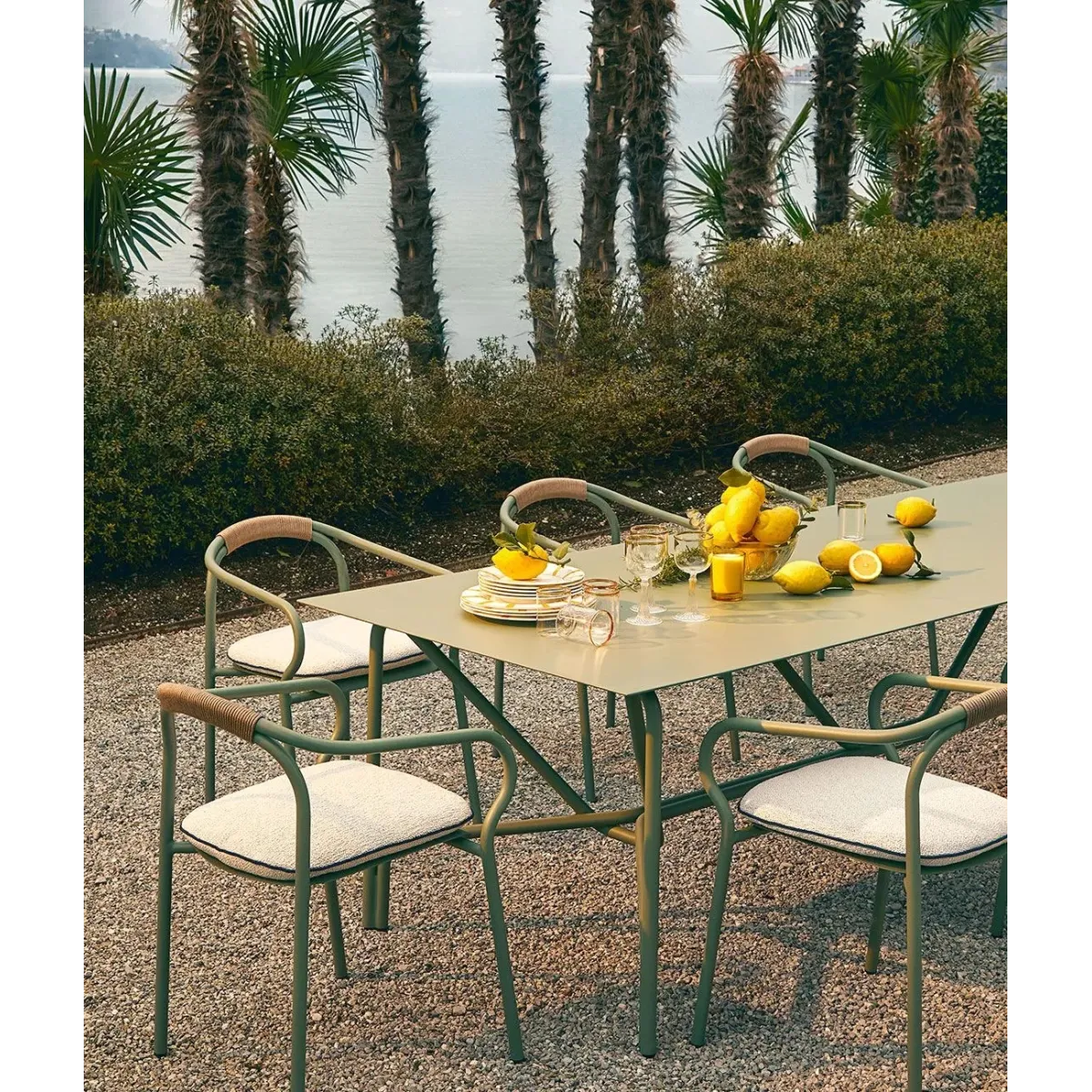 Sedia Salò Unopiù con cuscino, alluminio sabbia elegante e resistente