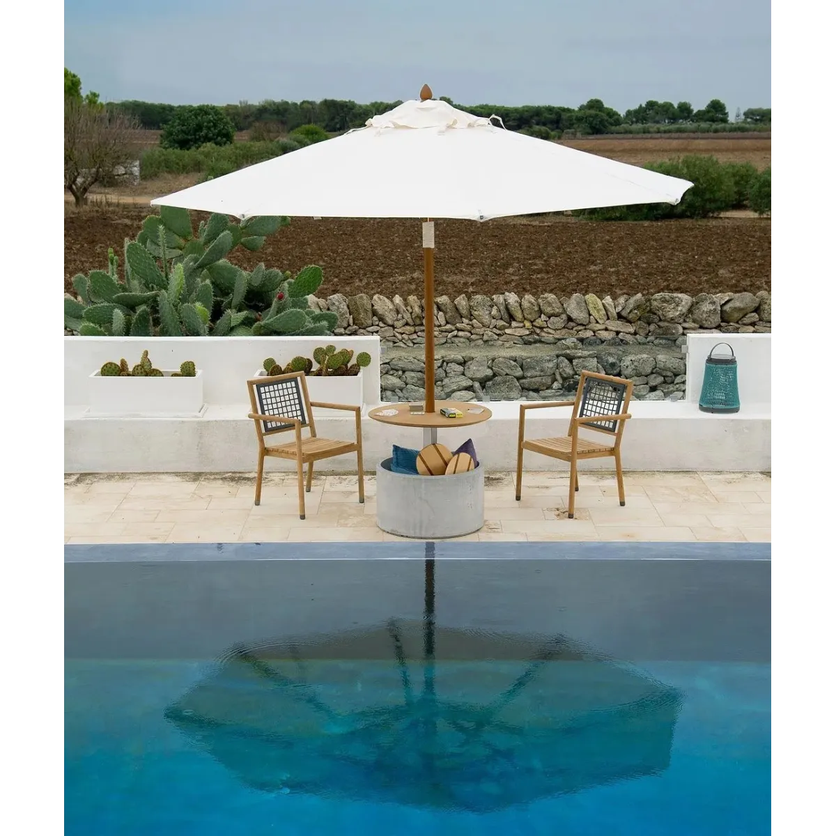 Lipari cement umbrella base with adjustable iroko tabletop Ø 85