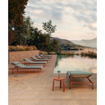 copy of Salò round coffee table aluminium by Unopiù, sand-coloured tubular aluminium frame