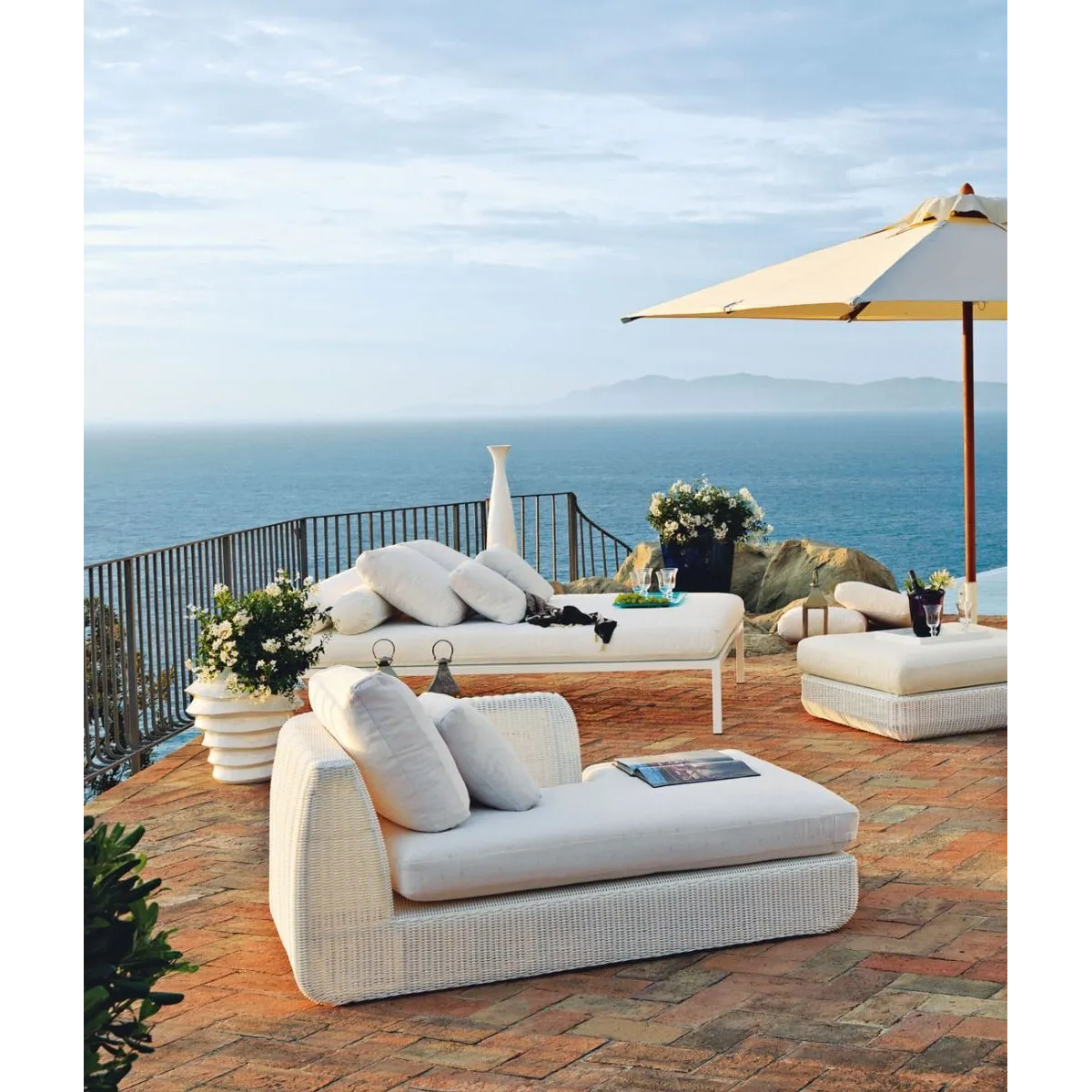 Modulo lounge sinistro Agorà con cuscino di seduta in WaProLace di Unopiù in bianco