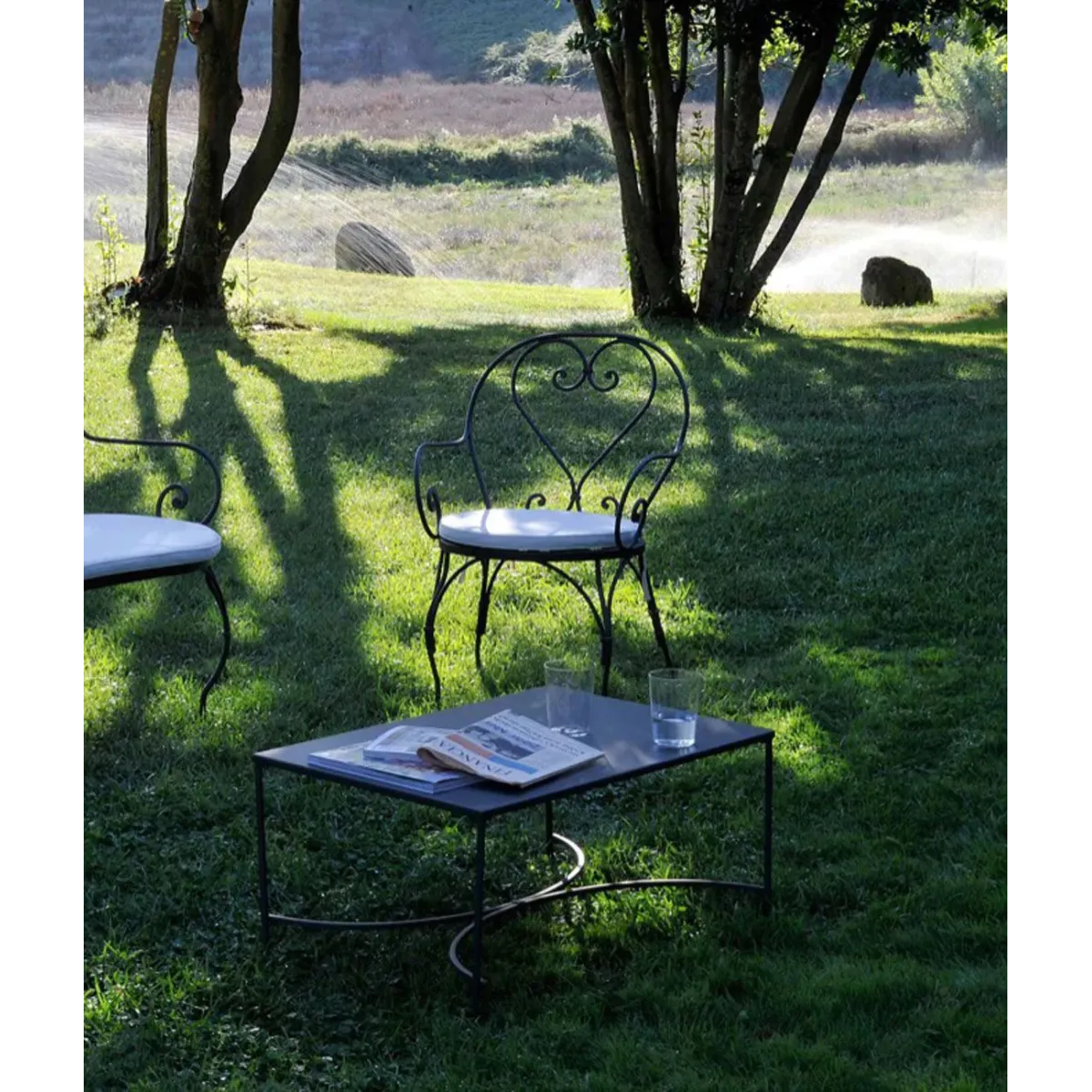 Elegant Wrought Iron Garden Armchair Aurora by Unopiù - With Cushion