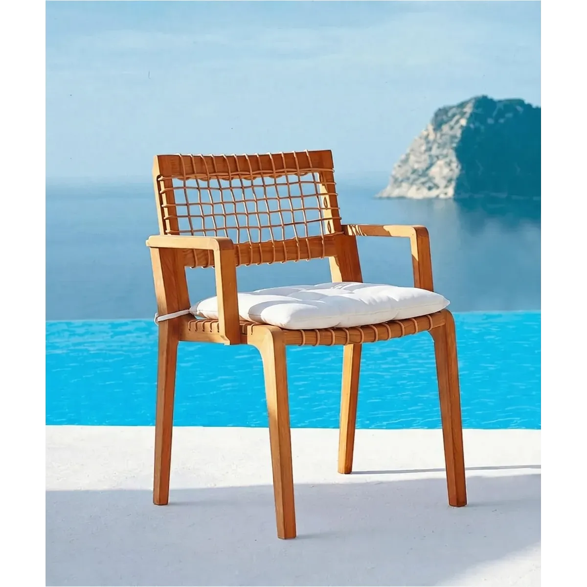 Poltrona Synthesis Unopiù con cuscino seduta: Eleganza in Teak e Waprolace